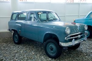 Пару лет назад видел на ходу вот такую редкость... М-411