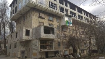 и всё равно балконам в посте далеко до армянских) эти ребята просто мастера "пристроек" "надстроек" "расширений" и пр. 

они даже целые этажи порой наращивают 

так сказать "как тебе такое варламов"