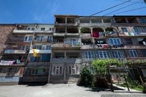 и всё равно балконам в посте далеко до армянских) эти ребята просто мастера "пристроек" "надстроек" "расширений" и пр. 

они даже целые этажи порой наращивают 

так сказать "как тебе такое варламов"