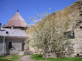 Мемориальная доска Шлиссельбургской крепости на месте казни Александра Ульянова. Путаете молодежь.