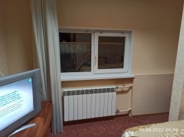 С последней фотографией я тоже в какой-то мере столкнулся недавно. Был в Туле. Гостиница в центре города. Окно есть, а за окном стена... Причём при бронировании ни слова небыло сказано.