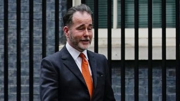 Не ищите здесь смысл. Здесь в основном маразм