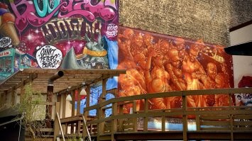 А это новая, кстати, необычная кафешка - открыта на Лиговском, в двух шагах от метро Пл. Восстания, в сторону Чернышевской если идти