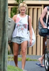 Это актриса? Австралийка? Нет, честно - если у лицедея нет ролей, которые меня прям зацепили-зацепили, я его не запоминаю. А так, по теме - нормальная тетенька. Даже без штукатурки.