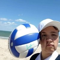 "Какое удивительное стечение обстоятельств: сфотографировать себя за мгновение до того, как чей-то случайный мяч ударит прямо по голове."
..один нюанс - это фото "за мгновение ПОСЛЕ того, как чей-то случайный мяч ударил прямо по голове" ))