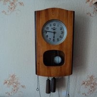 У моей тёти были такие настенные ходики гиревые с боем