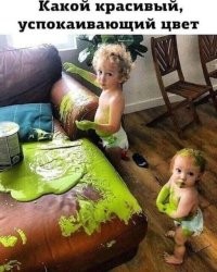 Старшему на вид года 4, а он в памперсе. Вот что должен беспокоить больше