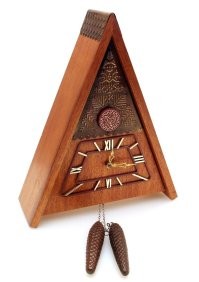 У меня такие были...На ночь тормозили ходики специально,так как спать было не реально = каждые полчаса - ку-ку!!!)))