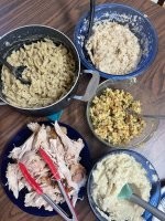 2. "Пригласил гостей на ужин, а они сказали, что не смогут прийти, когда я уже начал готовить, и теперь мне некуда девать кучу еды"

Судя по виду, это не еда, а корм для свиней. Вот им и отдай!