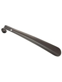 Закупил десяток в Фикспрайсе ещё по 36 рублей, распределил везде, где мне приходится переобуваться.  Ещё пара штук в резерве. Вещь, главное не гнётся и длинная.