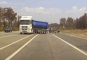 Канешн, видишь непонятку на дороге - дави на газ, чтобы побыстрее узнать в чём дело!