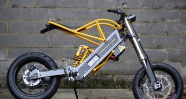 КГ/АМ
Это весьма недешевый электробайк заводского производства...