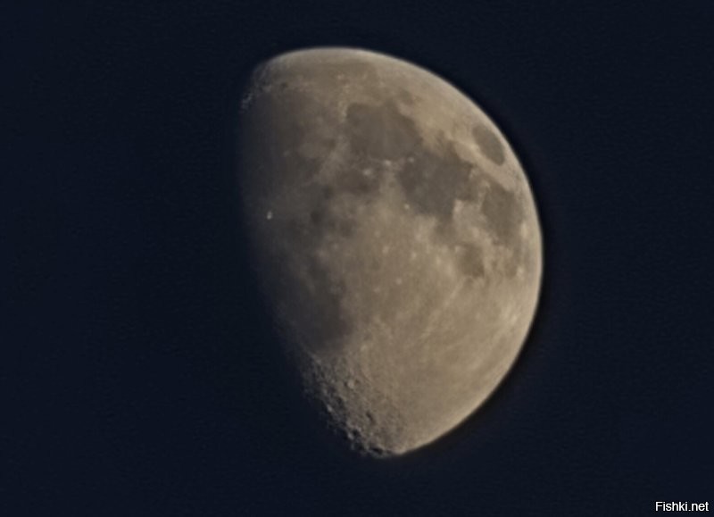 Луну не снимают ночной съемкой, ибо она движется. Вот я снимал мобильником, правда, не суперлуние.