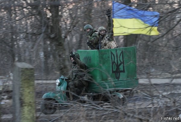 Задумка хороша,но на шасси Муравья мобильность бы сильно лучше была,и в кунг можно курей,и прочий скарб мародёрить! А когда кузов наполнился,можно башню снимать,и в Польшу тикати,под видом беженцiв!