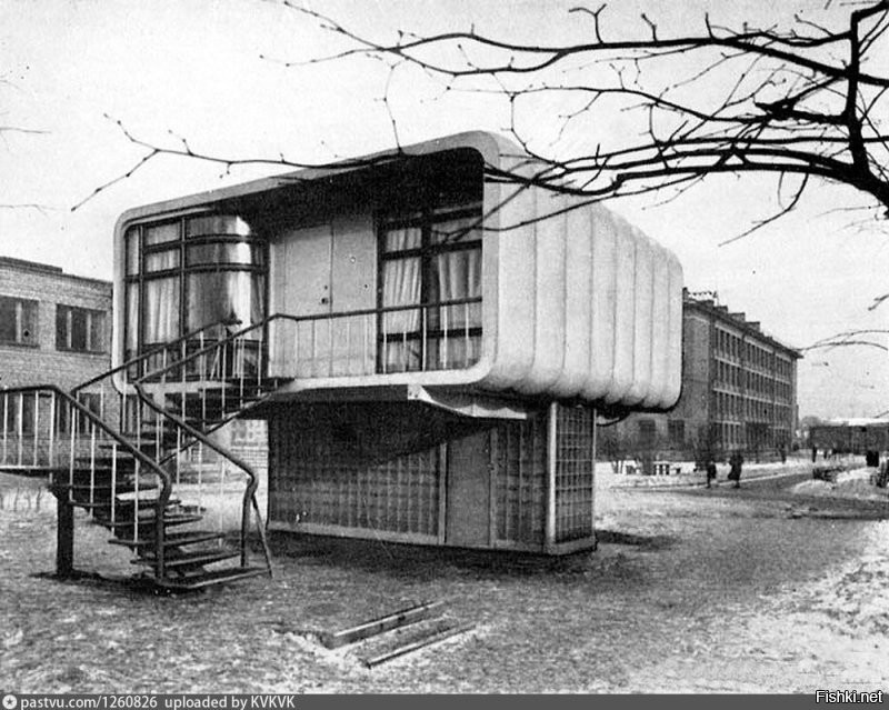 А вот такой дом был реально построен в Ленинграде в 60х, но проект тоже не прижился.