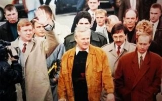 Приватизационные чеки, говорите...  Вот вам их изобретатель...