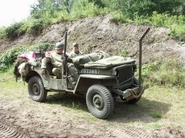 Вот эта херня на переднем бампере, аккурат от проволоки, которая не перерезает...