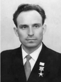 Вот почему я этим уродам должен верить? Это не министр труда СССР,  это начальник смены цеха лактама Лисичанского химического комбината Гладкий И.Н. Фото 1959 г.