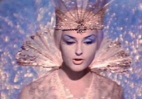 А где же Снежная Королева, даже две - Наталья Климова и Алиса Фрейндлих?