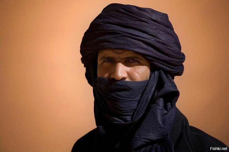 Бедуинам расскажи про весеннюю прохладу в +30. Они и в +50 черное не снимают...