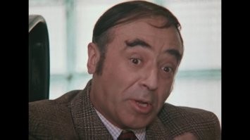 "перелом ключицы со смещением, переломы всех рёбер справа и сотрясение мозга"
- три