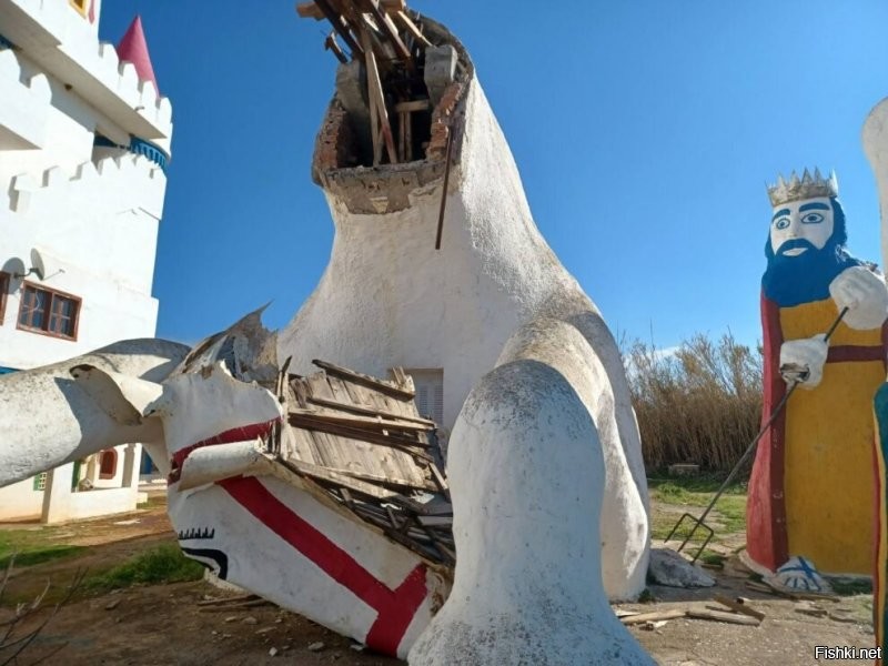 Коняшка Посейдона - фсё. 
А церковь в скале разве не в Тампере?