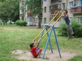Вот такие у нас на школьном дворе были. Только повыше. Для взрослого человека.