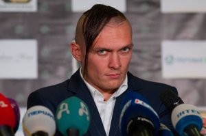 Мне кажется ЭТО заразно....
От ХОХЛОВ вообще подальше держаться нужно....
Вот был человеком... правильные мысли говорил....
И что то с человеком произошло...