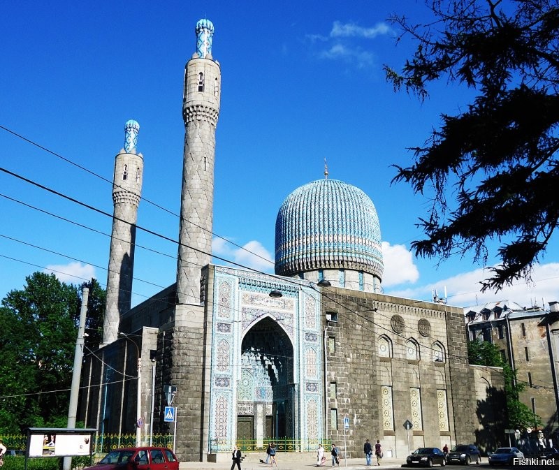 На втором фото мечеть в СПб