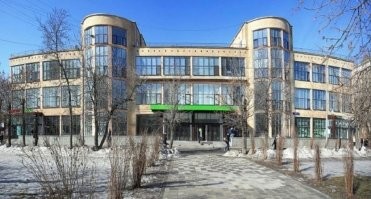 Нет, хотя стиль тот же - конструктивизм.
Как пример - фабрика-кухня завода "Знамя Труда" (Боткинский пр-д, современное фото):
