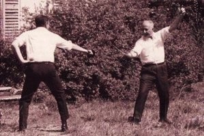 21 апреля 1967 года в парке Нёйи-сюр-Сен состоялась последняя официальная дуэль Франции, в которой на шпагах сошлись Деффер и депутат-голлист Рене Рибьер. Голлист таким образом решил восстановить свою честь после того, как в Национальном собрании Деффер назвал его идиотом. Поединок длился всего несколько минут и был остановлен, после того как социалист нанёс своему противнику два укола в плечо.