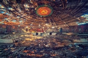 Заброшенный советский монумент в Болгарии.