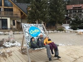 Ну давайте и я внесу свою лепту :) честно устаешь от семейной жизни , я всегда с улыбкой а вот если без нее люди уже задумываются :)