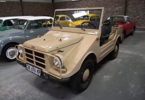 В 1953 немецкие производители легких транспортных средств получили приглашение к тендеру. Три автомобилестроителя представили свои проекты: DKW, Goliath и Porsche. Армия ФРГ выбрала DKW Munga. Дело в том, что автомобиль DKW стоил примерно 1/3 от Porsche.
В октябре 1956 года в свободную продаже поступает показанный еще в сентябре 1955 года на Франкфуртской автовыставке полноприводный автомобиль F91/4 Munga (Mehrzweck UNiversal Geländewagen mit Allradantrieb, т.е. многоцелевой внедорожник с полным приводом), работа над которым началась еще в январе 1953 года, а ходовые испытания шли с сентября 53го). Поставка вооруженным силам Германии   Бундесверу начались еще в мае 1956 года. Мотор был 3х цилиндровый 900 кубовый, мощностью 40л/с. Автомобиль имел постоянный полный привод и имел 8 передач вперёд и две задние. Этот внедорожник мог подниматься на 70 градусный уклон и преодолевать брод в 50см. Конечно автомобиль стал популярным не только среди военных, но у пожарников, егерей и простых фермеров.