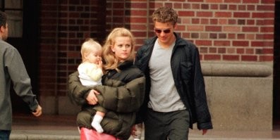 У Риз Уитерспун в 1999 году родилась дочка после съемок "жестоких игр". Она еще тот ксерокс, как оказалось.