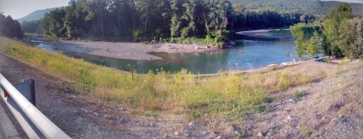 Разлив реки. Разница в полгода. В этом году ещё не фоткал, но думаю что съездим. Лучше чем на море.