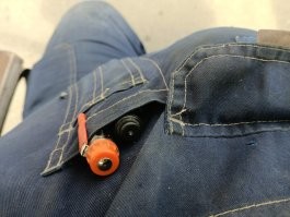 А отвёртка всегда в кармане!