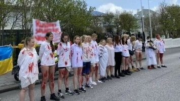 горят, на улицах европы хохлушки регулярно такие ужастики устраивают