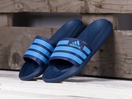 Ну, это парень шикует не по доходам. Правильно будет вот так.