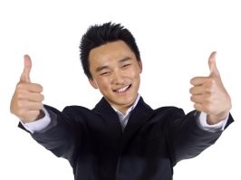 В Китае случайный прохожий поймал девочку, выпавшую из здания