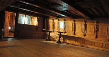 Там есть павильон, где воссозданы интерьеры.