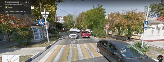 Авария дня. В Анапе автомобиль вылетел на тротуар и сбил семью