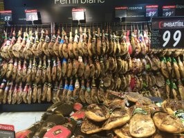 Эх.. щас бы в Барселону. Дураки они. Русские кучу бабла туда отвозили. Я только хамона на штуку съедал, и на штуку с собой увозил