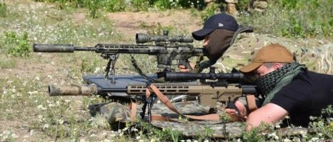 - Твой - качок, мой - боксёр..

А вообще Виталий Угольников (на фото в тренажёрке) - красава и молодец! Дай ему Бог здоровья и успеха!