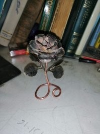 Пару лет назад сыну на уроке труда задание на дом дали, из проволоки велосипед изобразить. Ну я решил ему помочь, и чей то меня занесло)