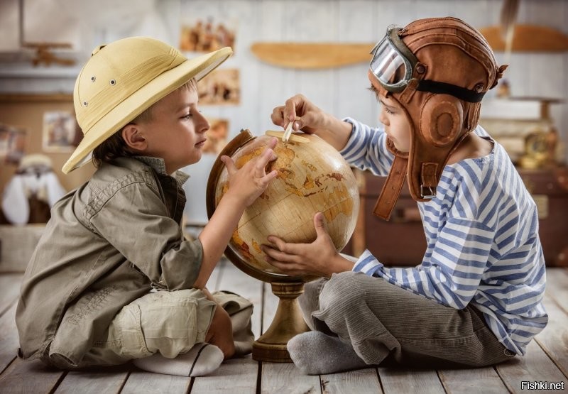 Занимаюсь детской фотографией. Любим помастерить декорации, реквизит и костюмы.  Многое в кадре сделано в нашей мастерской.