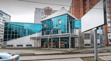 вот этот ужас у нас в городе уже больше 10 лет пустует, настоящий архитектурный позор