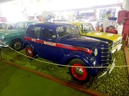 Почему машины советской милиции были желто-синего цвета?