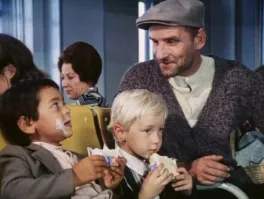 Сироты при живых отцах... Фильм не только о мужском благородстве, но и о "язвах общества". Каждый эпизод был просчитан - замечательная работа!