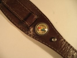 А к этому компасу еще и ремешок прилагался...